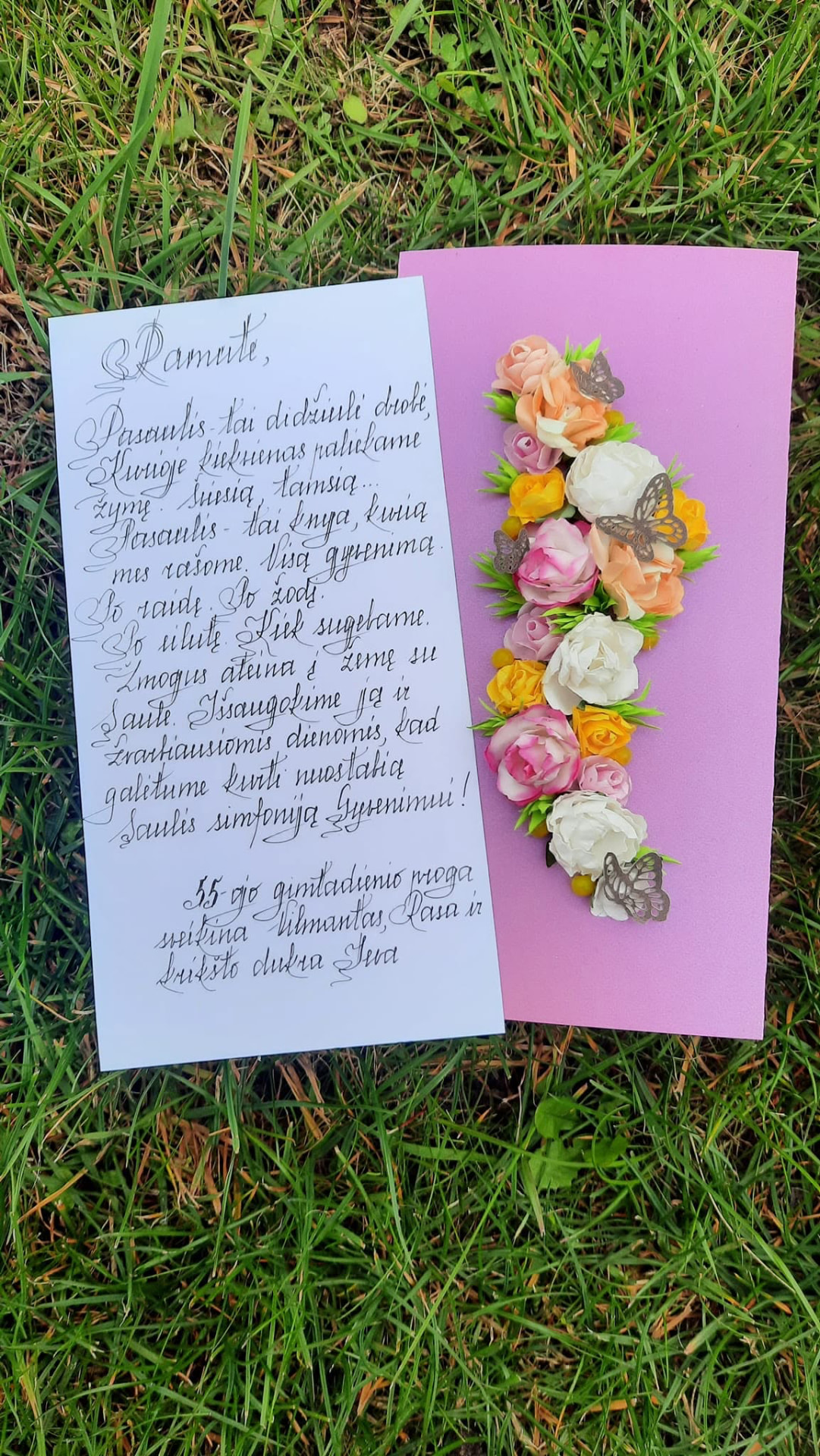 Sveikinimo atvirukas su ranka rašytu tekstu